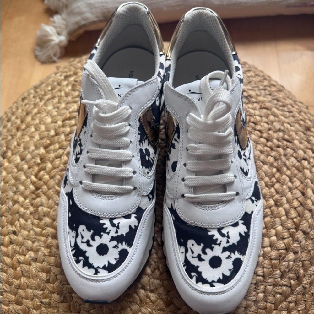 Voile Blanche White and Black Sneakers
